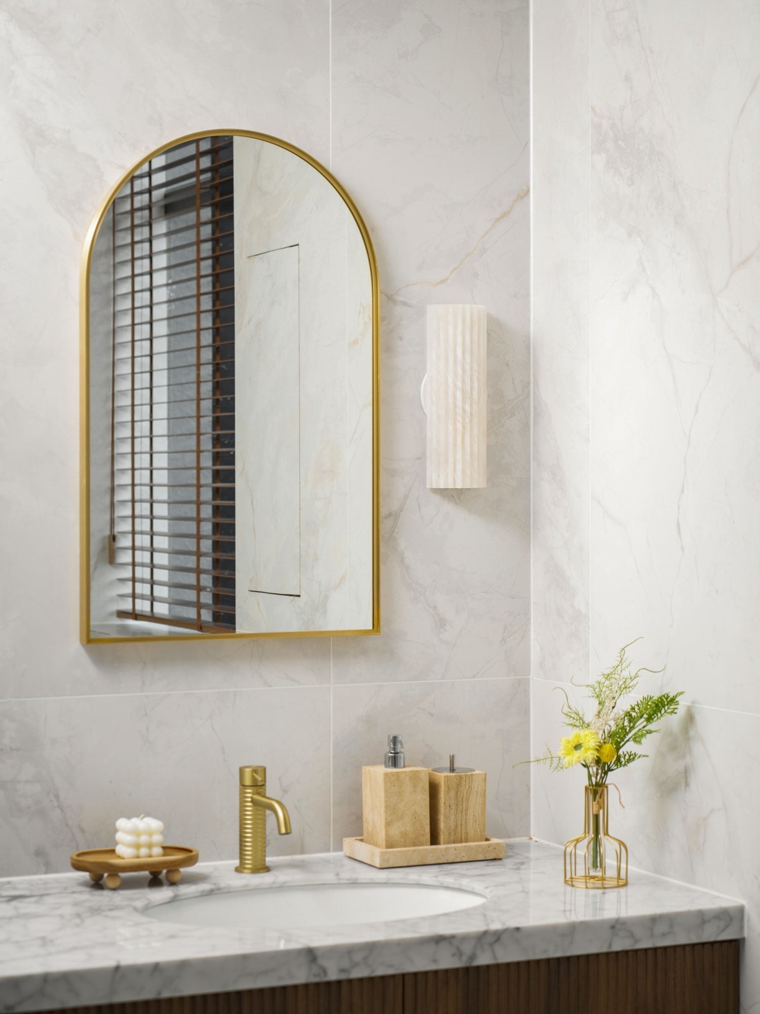 Orcarion Alabaster Wall Lamp