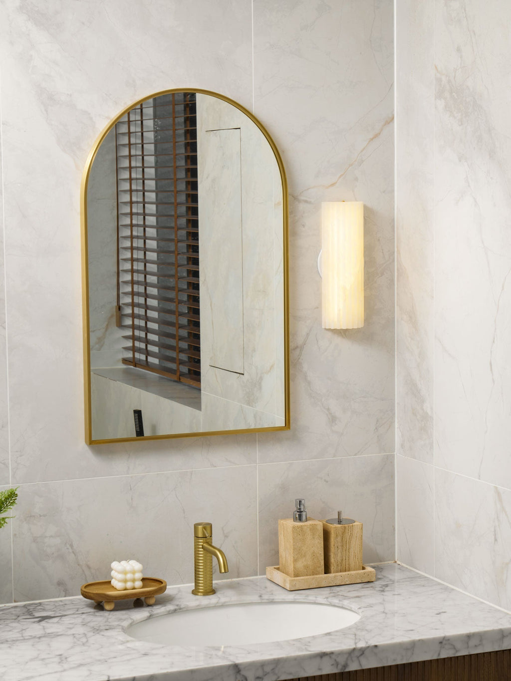Orcarion Alabaster Wall Lamp