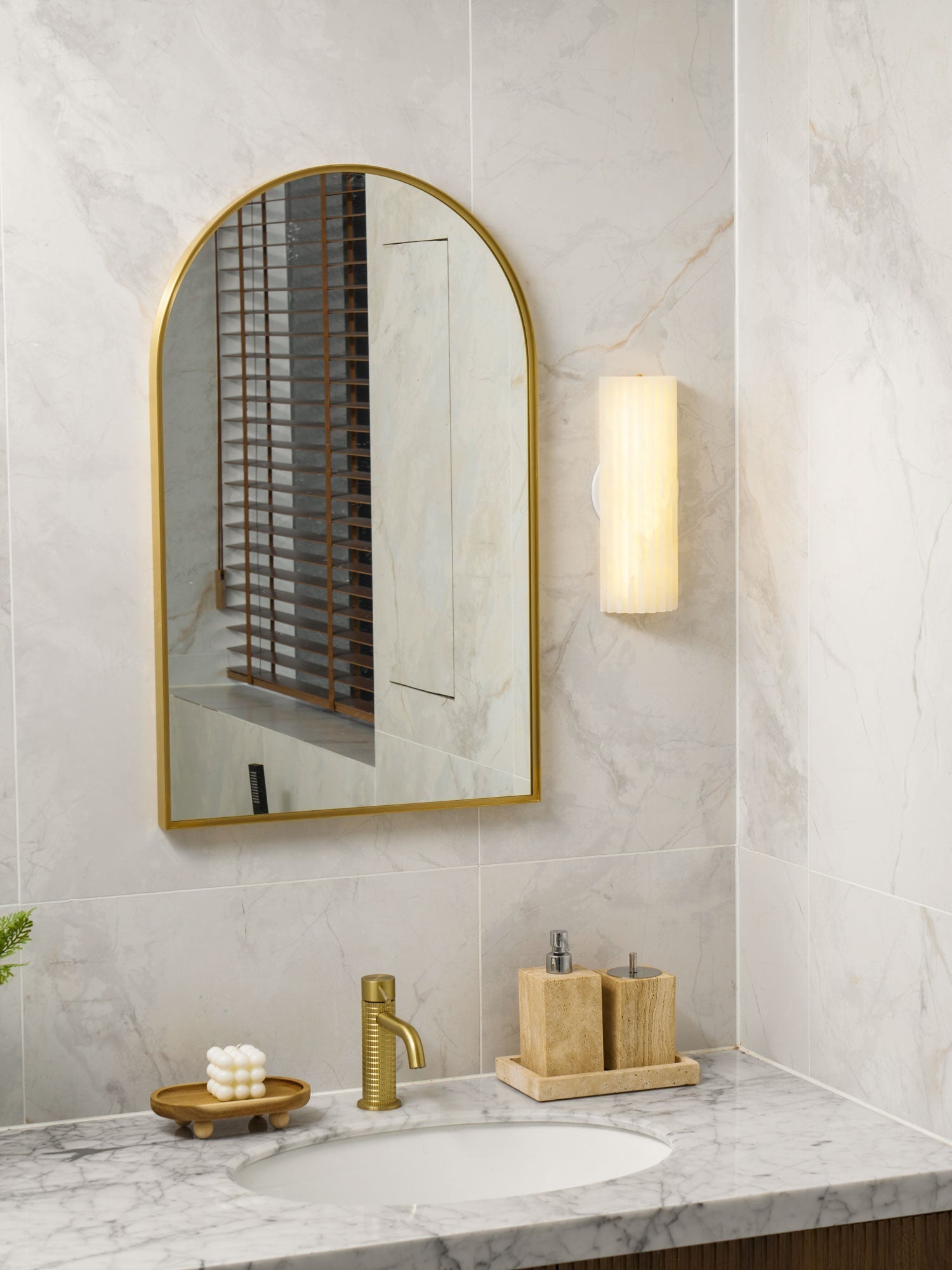 Orcarion Alabaster Wall Lamp