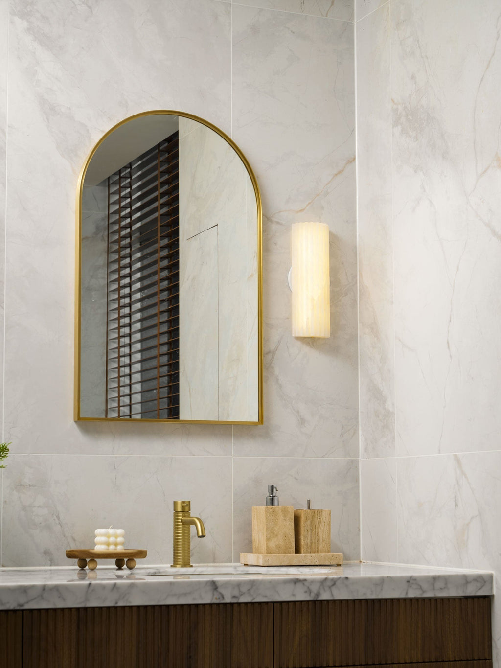 Orcarion Alabaster Wall Lamp