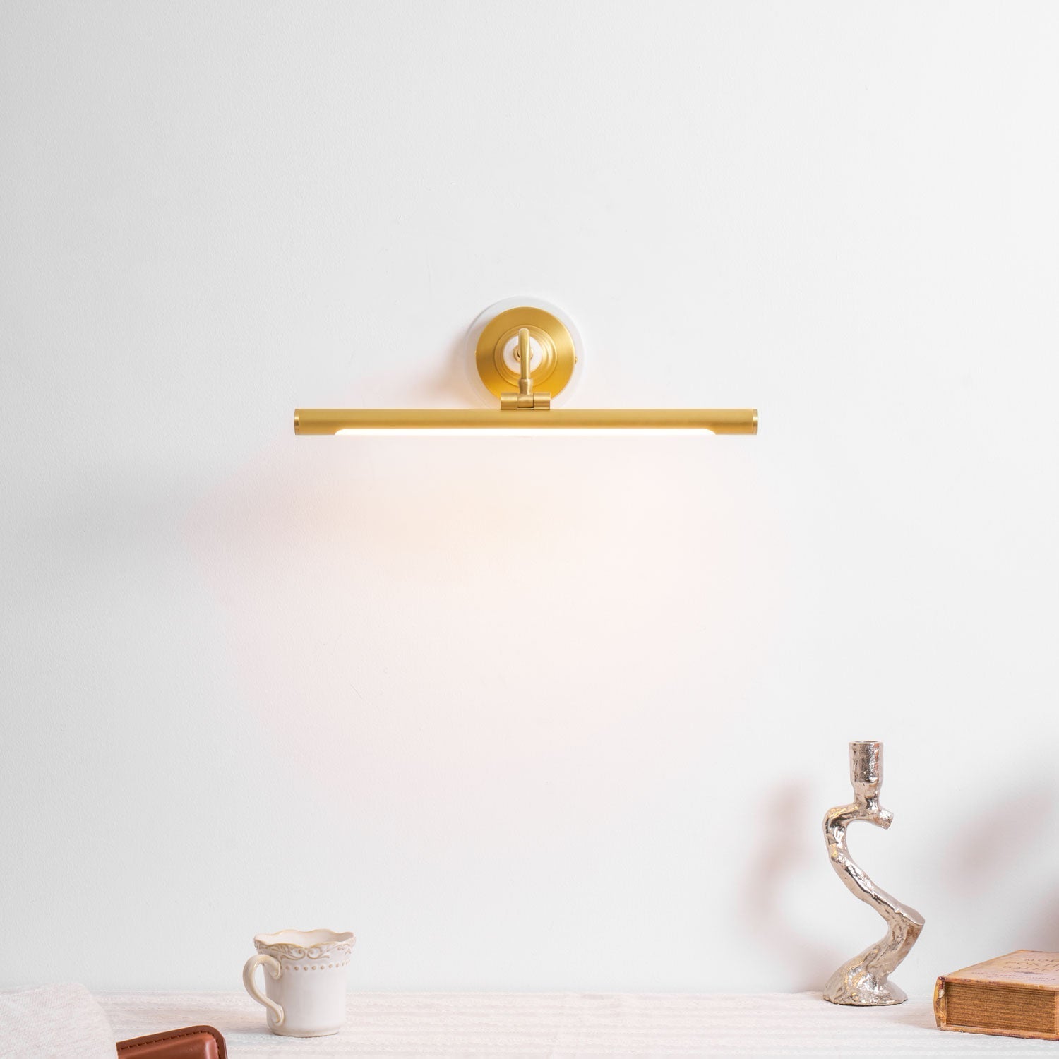 Elegant Linear Wall Sconce