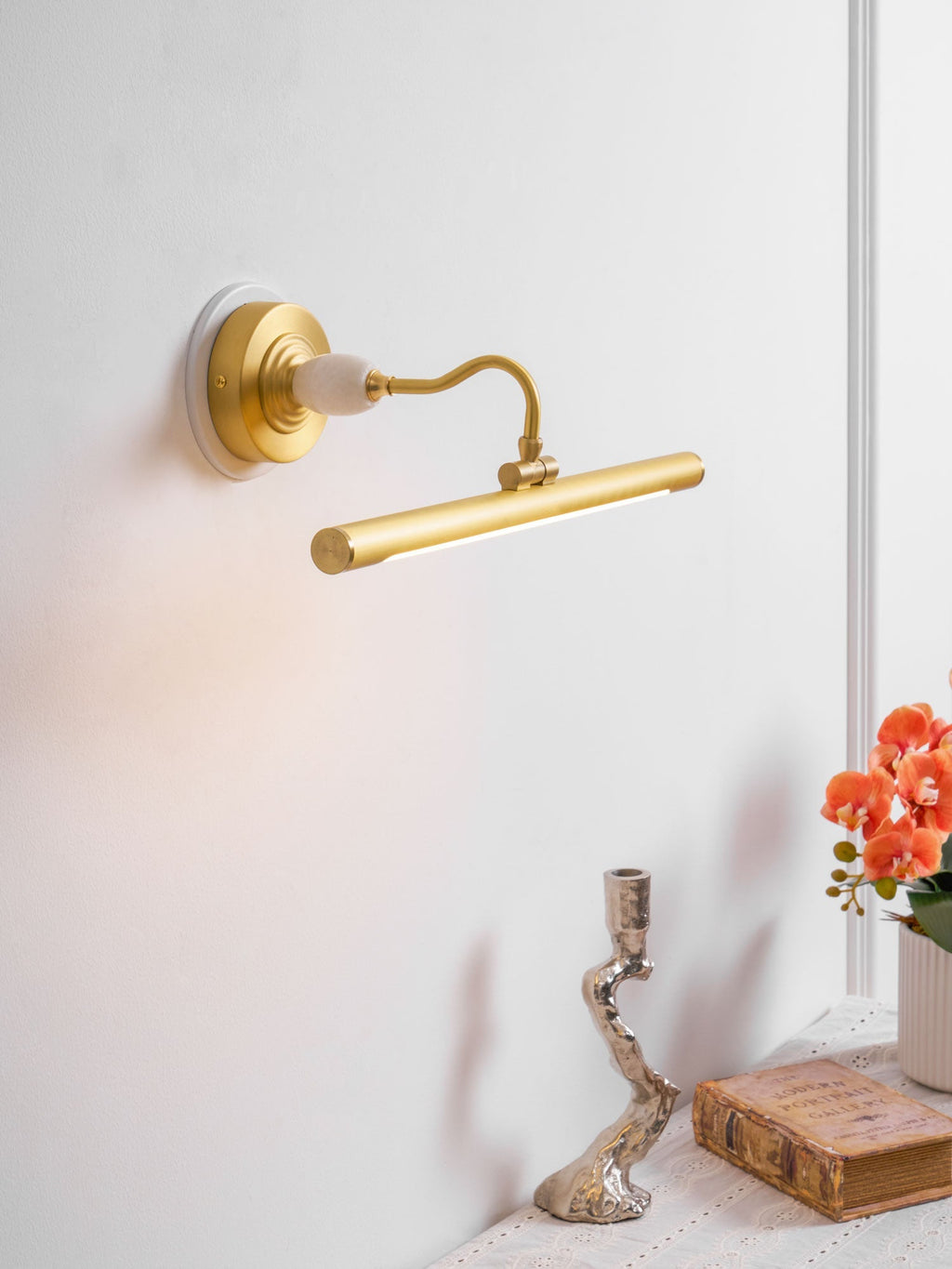 Elegant Linear Wall Sconce