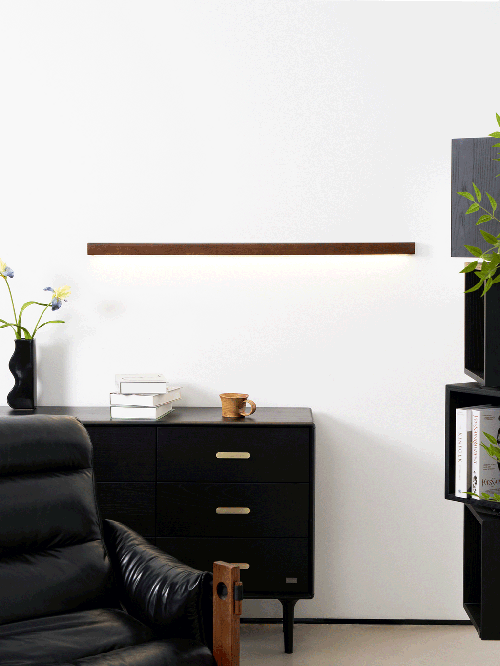 Linear Wood and LED Wall Sconce Minimalist Design