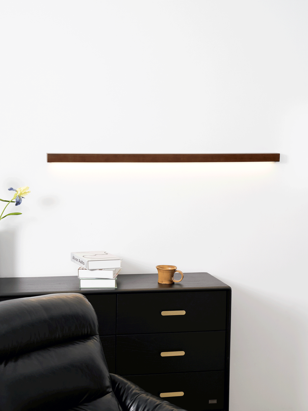 Linear Wood and LED Wall Sconce Minimalist Design