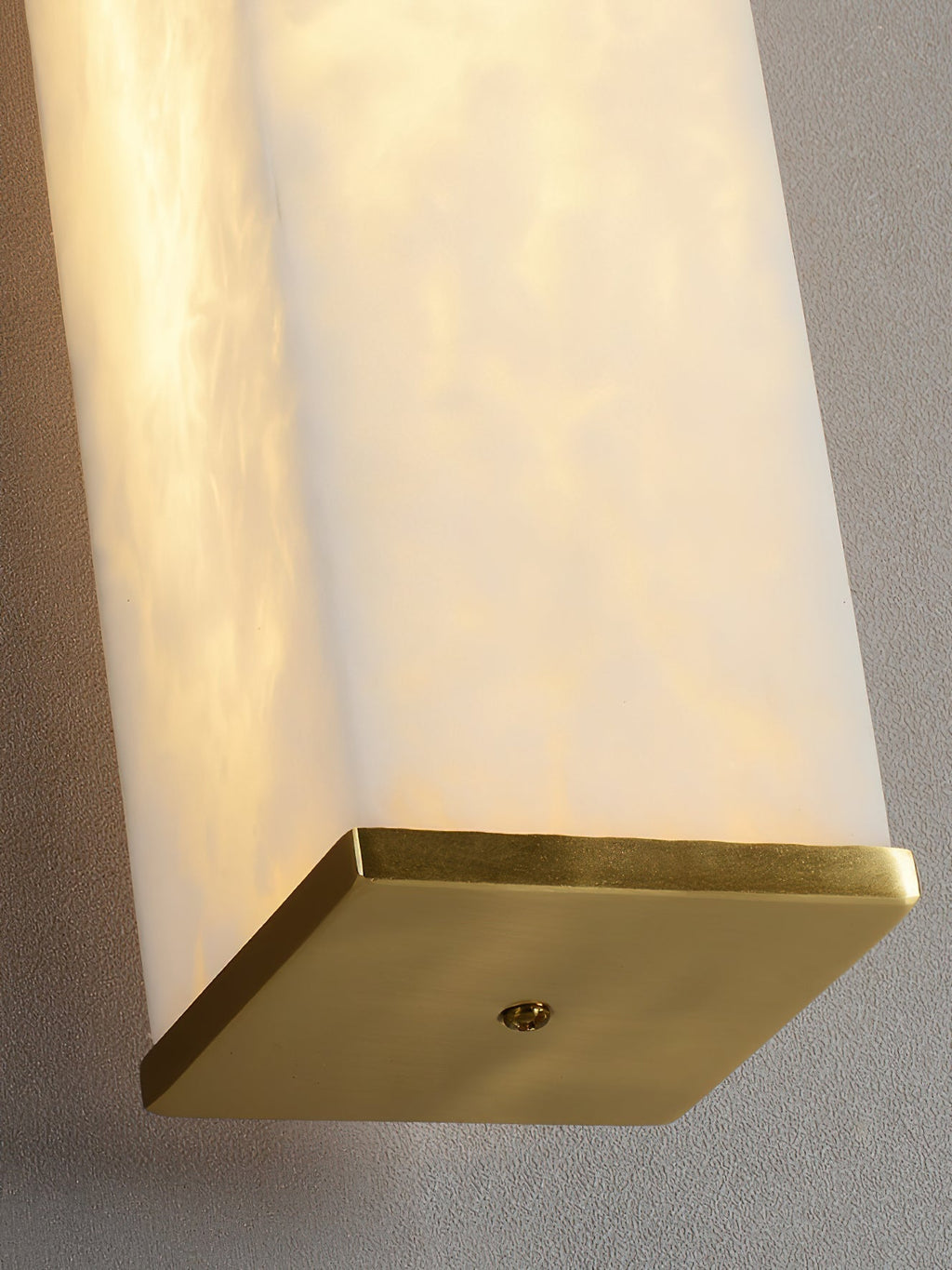 Arcus Wall Lamp Elegant Minimalist Modern Style in Brass and Alabaster