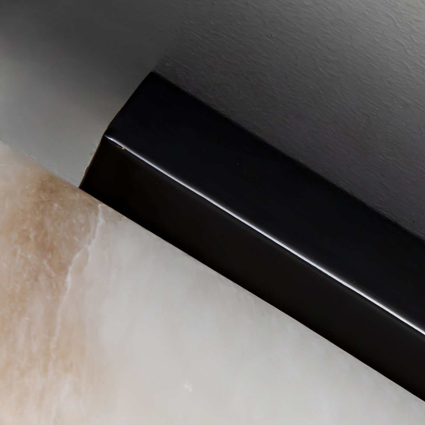 Arcus Wall Lamp Elegant Minimalist Modern Style in Brass and Alabaster