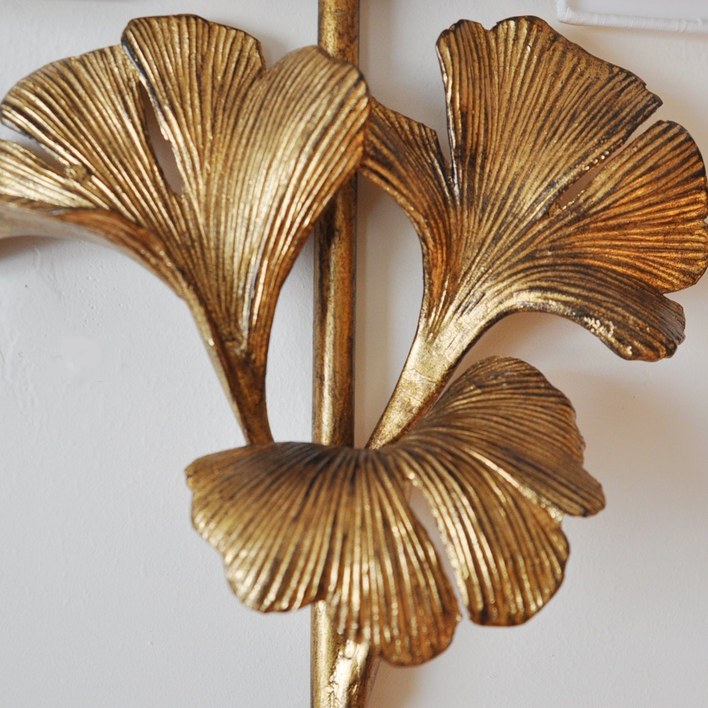 Daisy Ginkgo Leaf Wall Sconce
