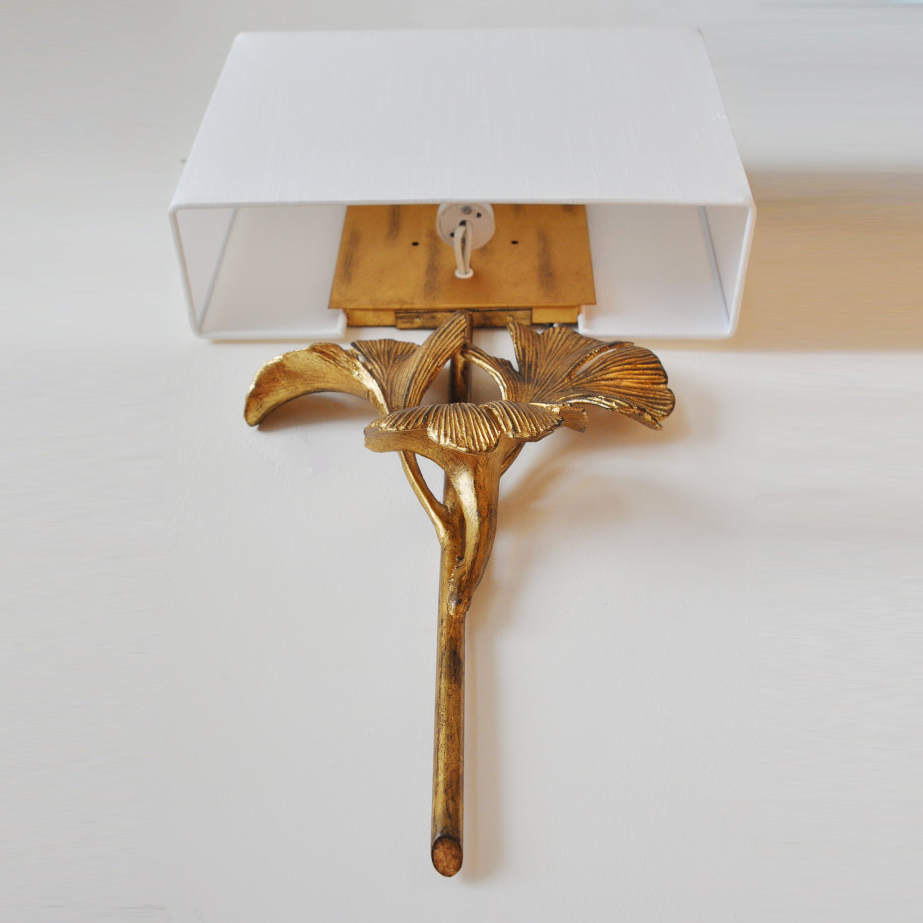 Daisy Ginkgo Leaf Wall Sconce