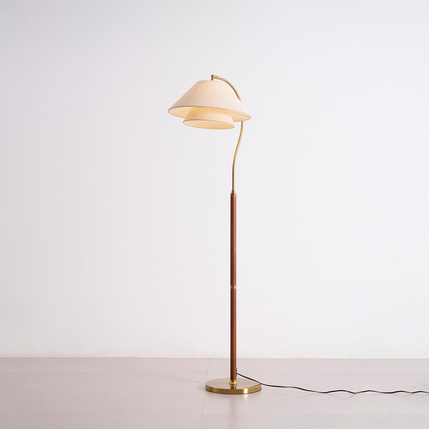 Hands Garner Floor Lamp
