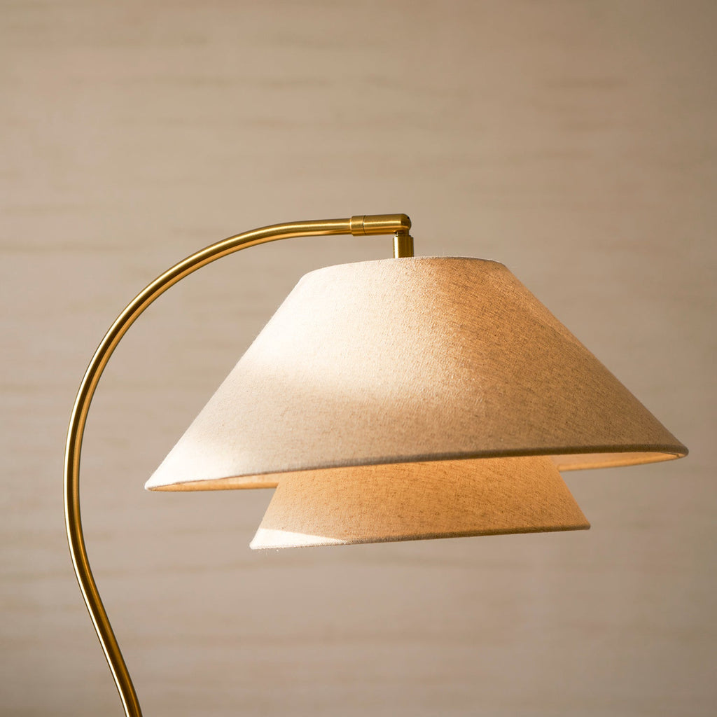 Hands Garner Floor Lamp