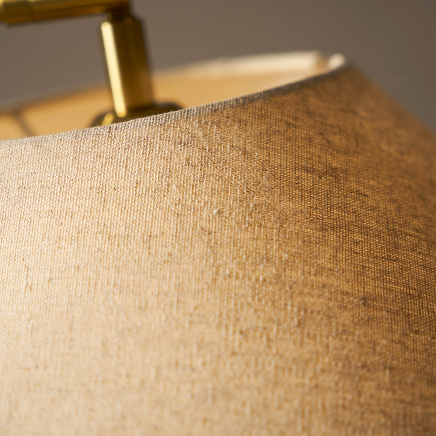 Hands Garner Floor Lamp