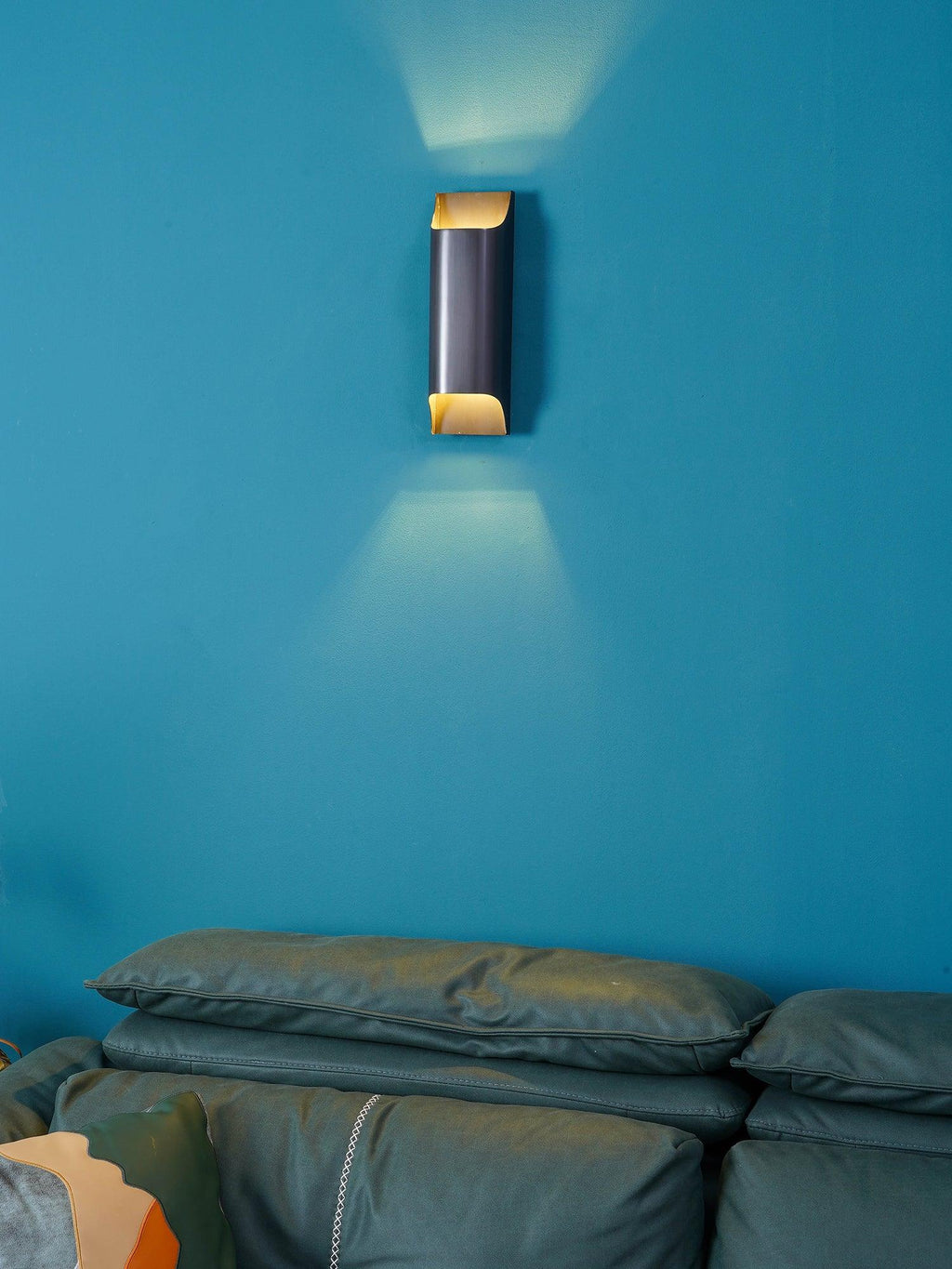 Modern Curved Brass LED Wall Sconce 1-Light