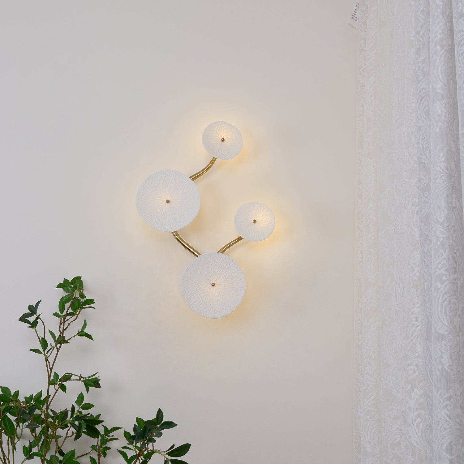 Kaivo Wall Lamp Lotus Petal