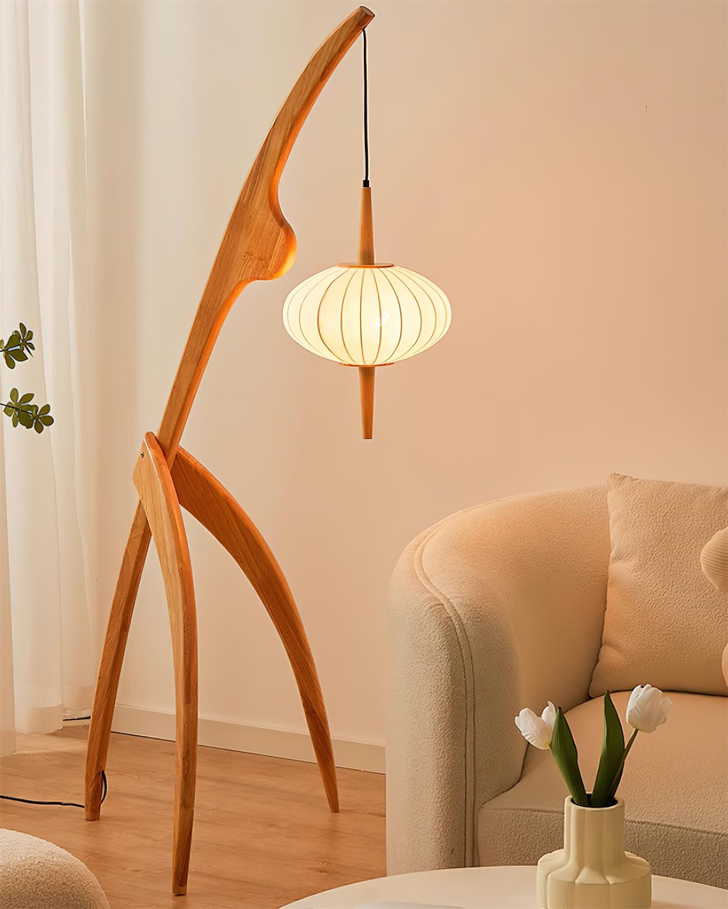 Mantis Religiosa Floor Lamp