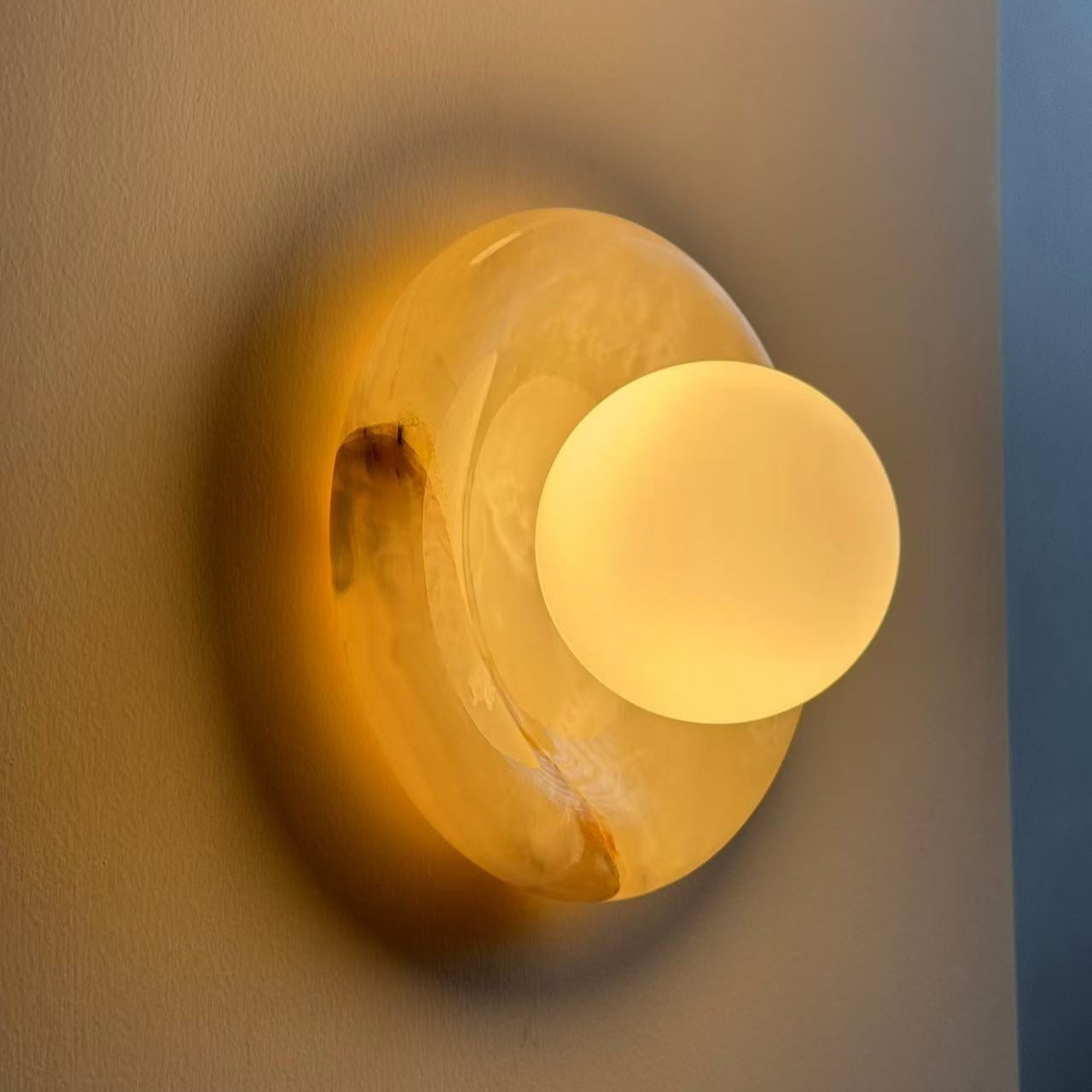 Hako Indoor Wall Lamp in Marble