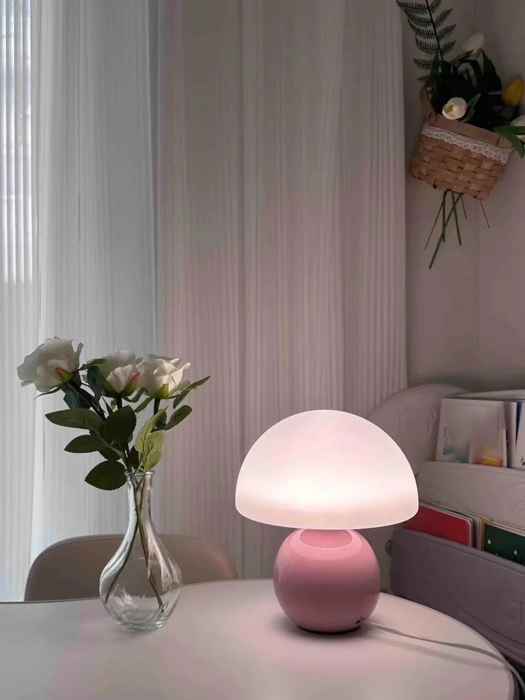 Modern table lamp with a spherical base and mushroom-shaped shade – minimalist style
