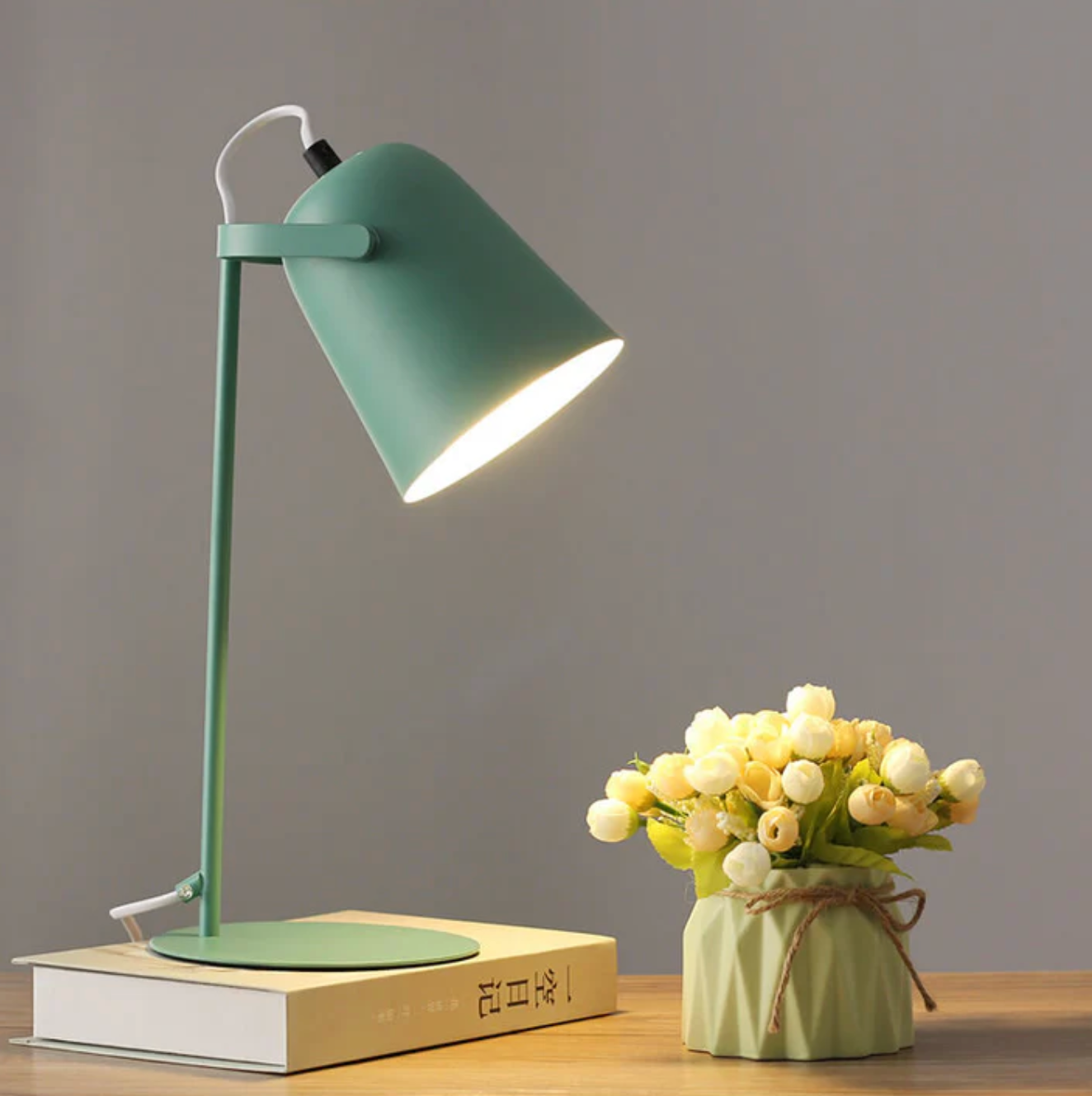 Modern Metal Desk Lamp – Adjustable Table Lamp for Reading