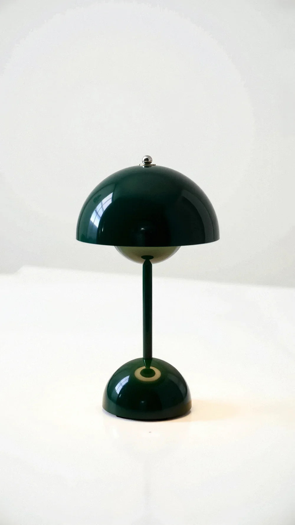 Wireless Table Lamp with Minimalist Design