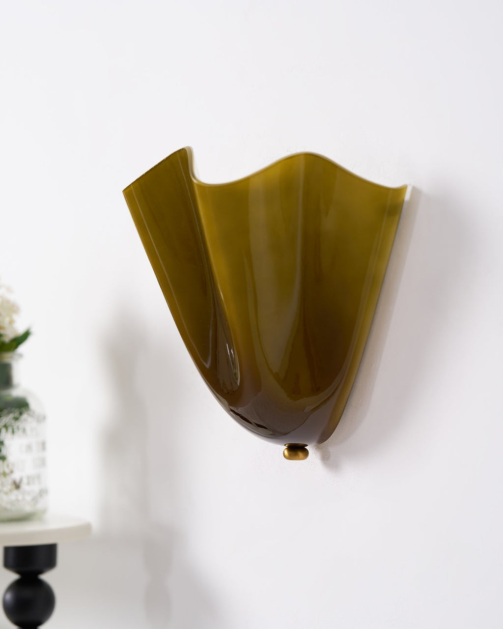 Elegant Wall Lamp with Soft Curves