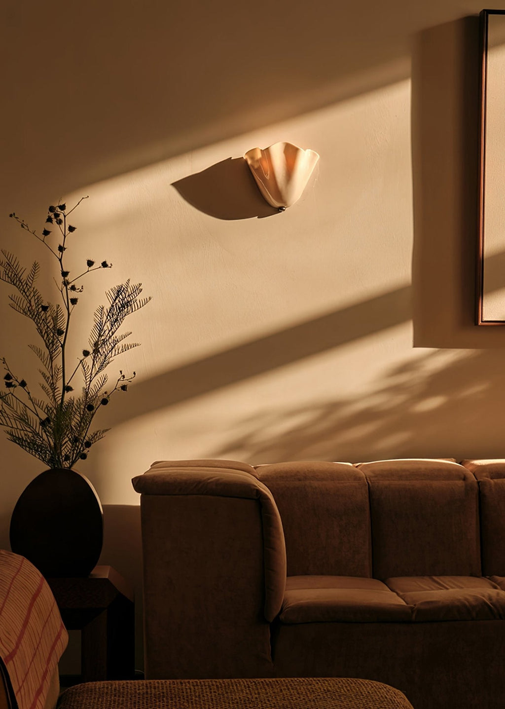 Elegant Wall Lamp with Soft Curves