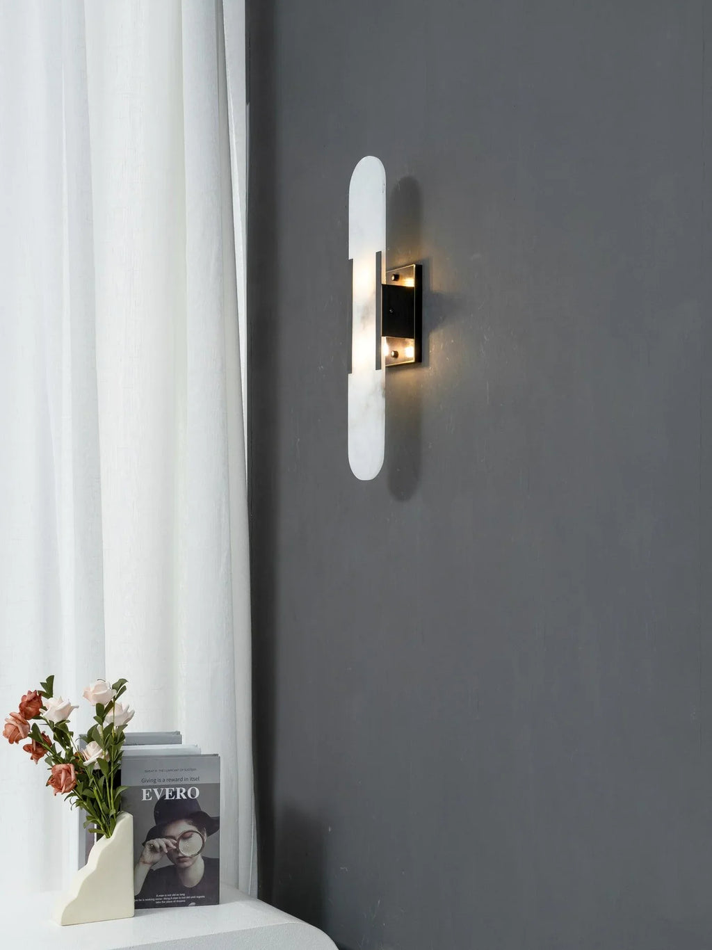Modern Marble Wall Sconce with Gold Details – Luxury Lighting