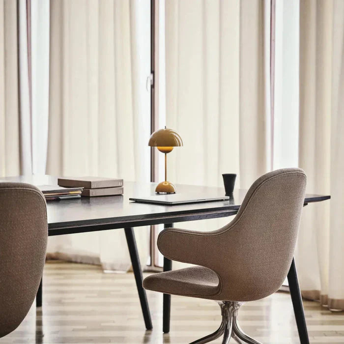 Wireless Table Lamp with Minimalist Design