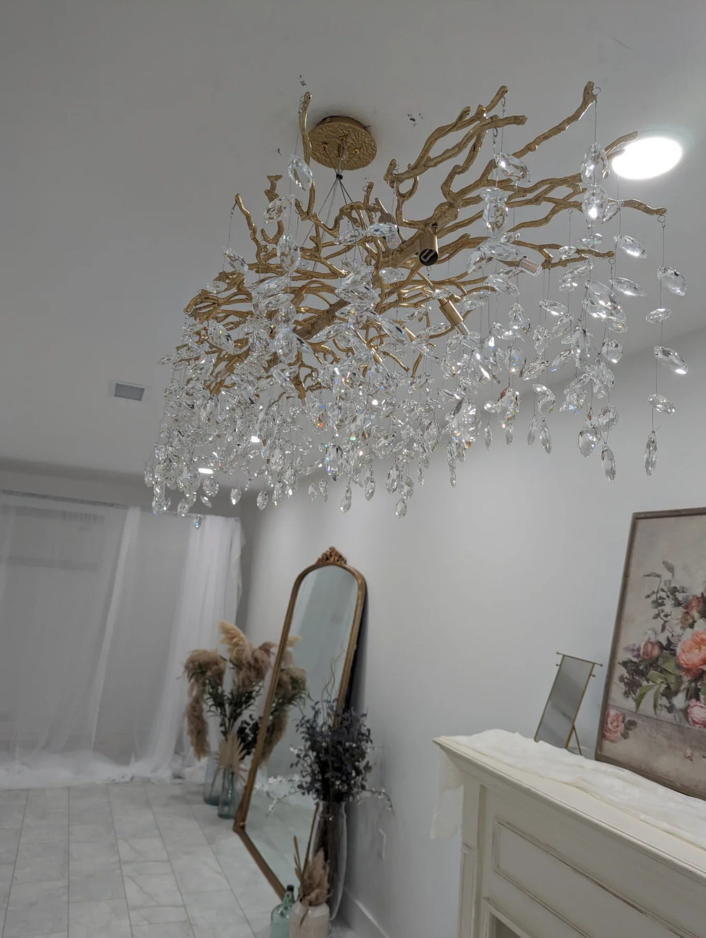 Exclusive chandelier with crystal leaves – branch effect, modern elegance
