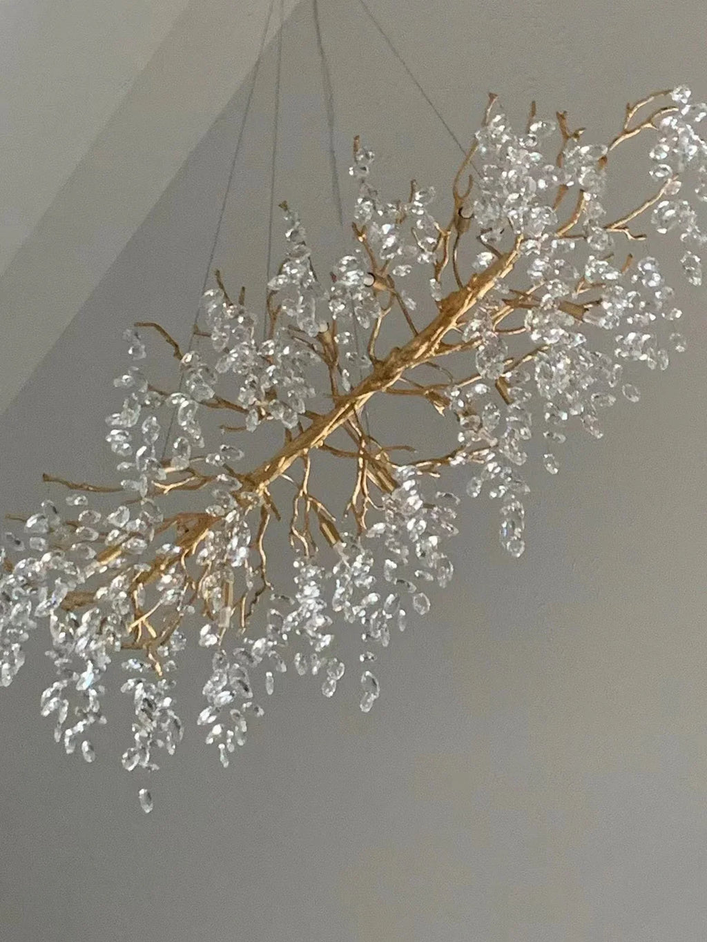 Exclusive chandelier with crystal leaves – branch effect, modern elegance