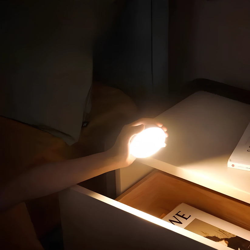 Wireless LED lamp with motion sensor and USB charging